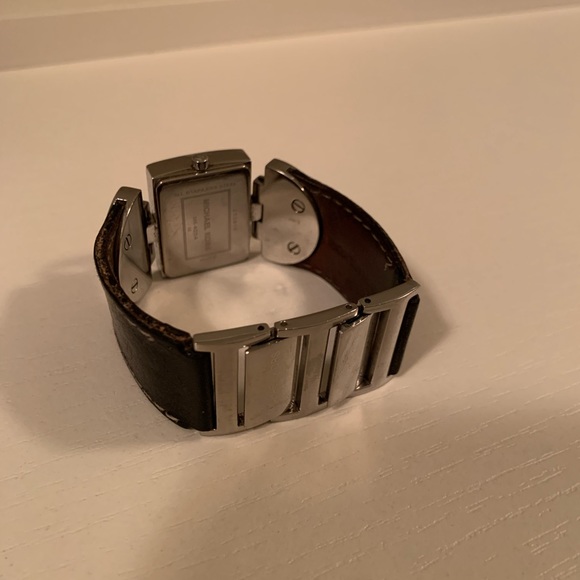 Women’s Michael Kors Watch - Picture 4 of 4